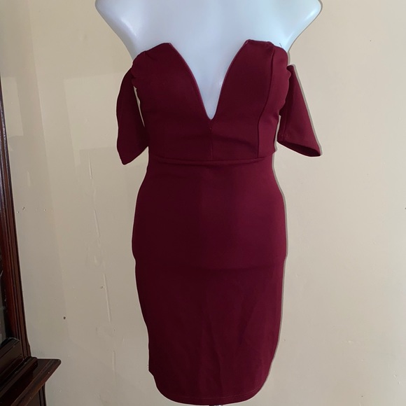 NWT Burgundy Bodycon Dress - Small - Picture 2 of 4